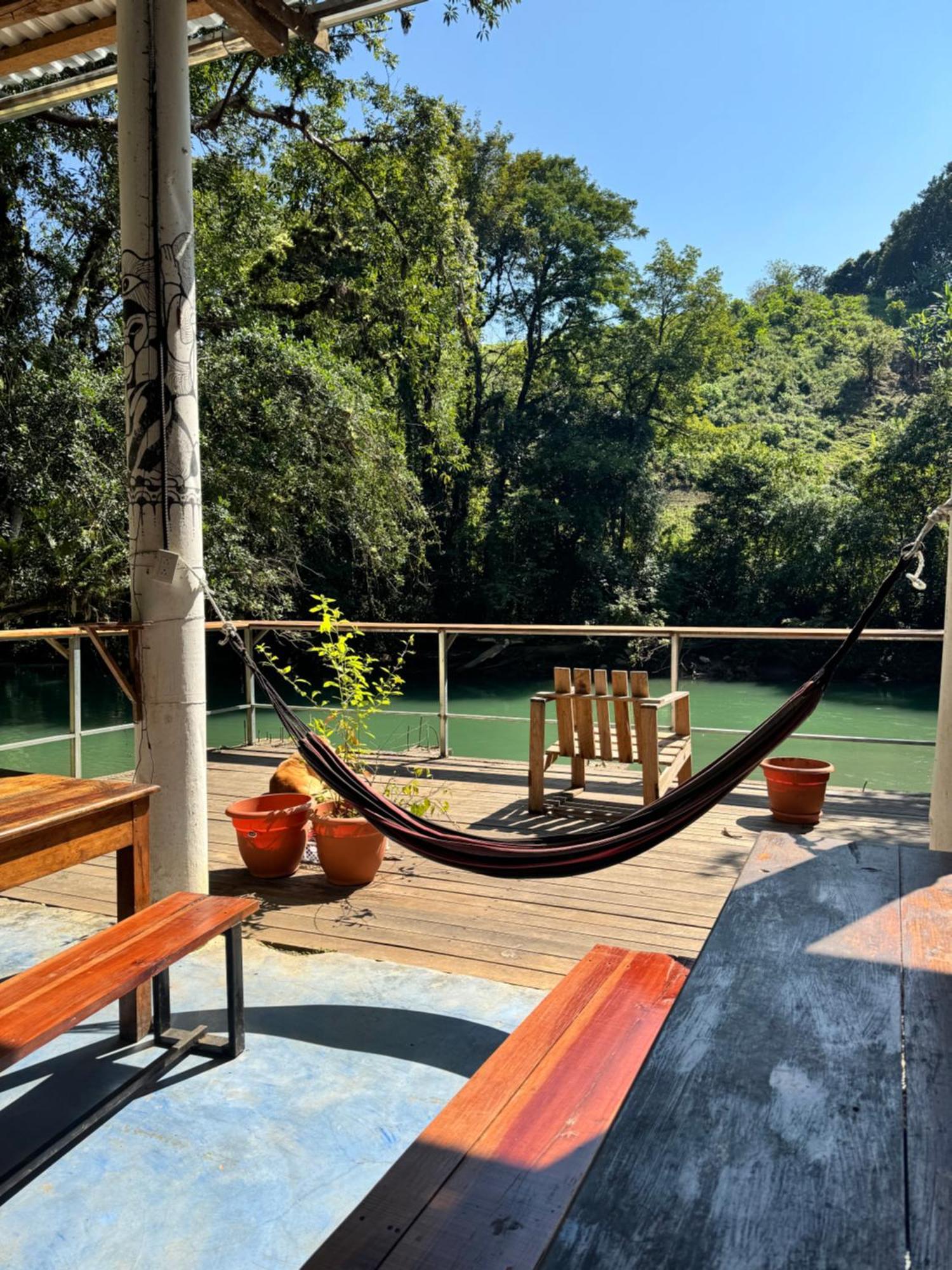 Pachamaya River Hostel Lanquin Ngoại thất bức ảnh