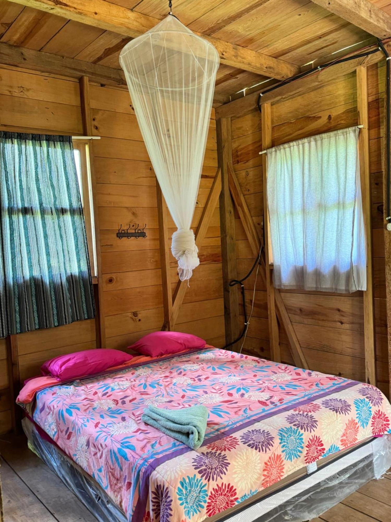 Pachamaya River Hostel Lanquin Ngoại thất bức ảnh