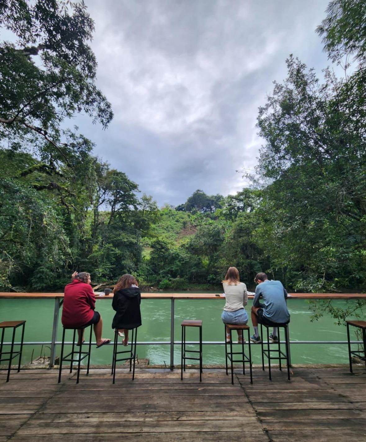 Pachamaya River Hostel Lanquin Ngoại thất bức ảnh