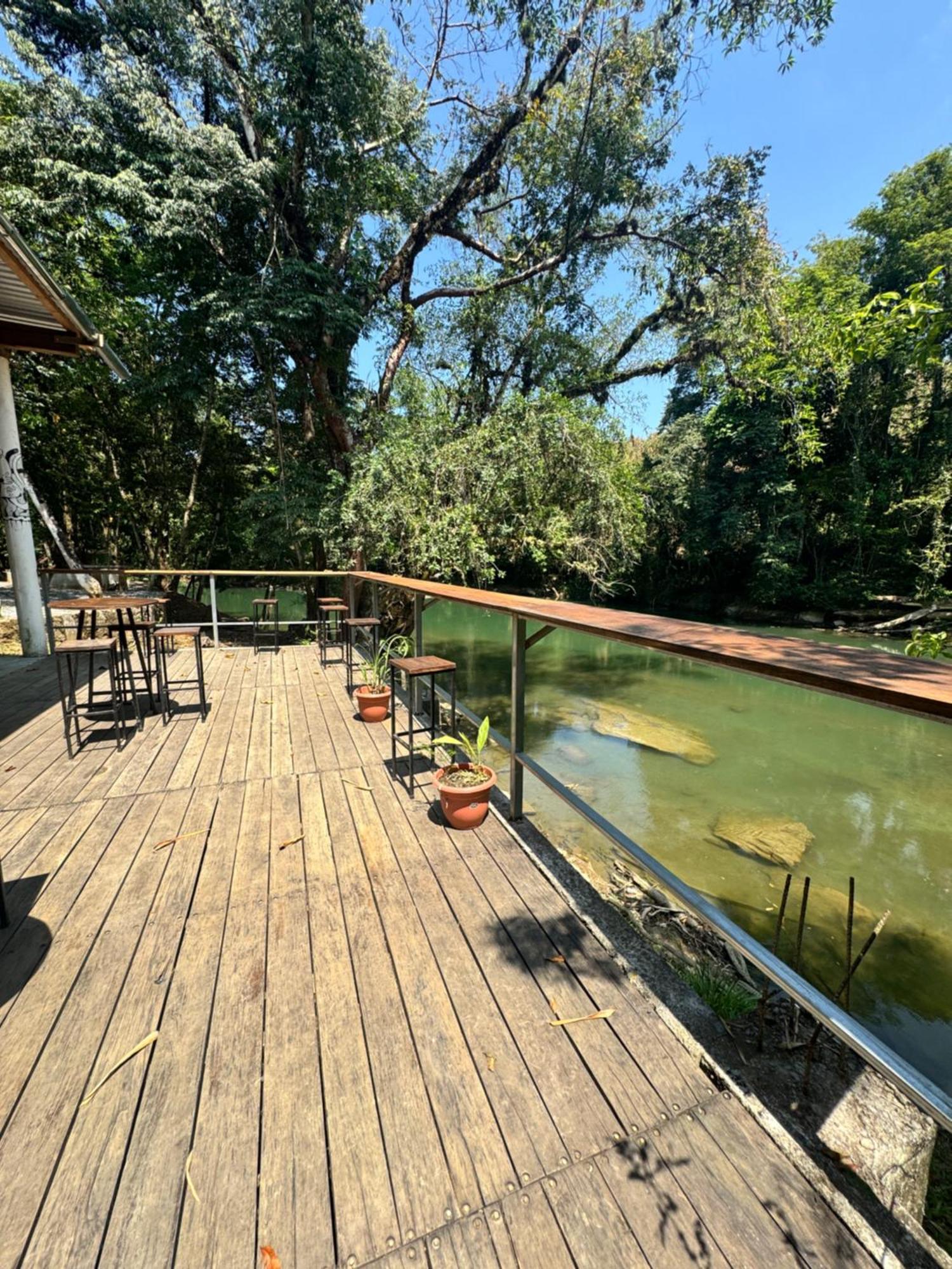 Pachamaya River Hostel Lanquin Ngoại thất bức ảnh
